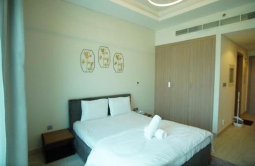 Jadaf Apartment | Spacious Studio with full Burj Khalifa view Jaddaf