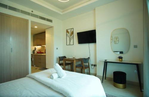 Jadaf Apartment | Spacious Studio with full Burj Khalifa view Jaddaf