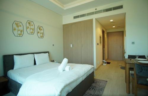 Jadaf Apartment | Spacious Studio with full Burj Khalifa view Jaddaf