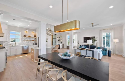Pensacola Beach House | Spacious & Stunning Waterfront 5-bedroom house w Pool, AC in amazing Gulf Breeze