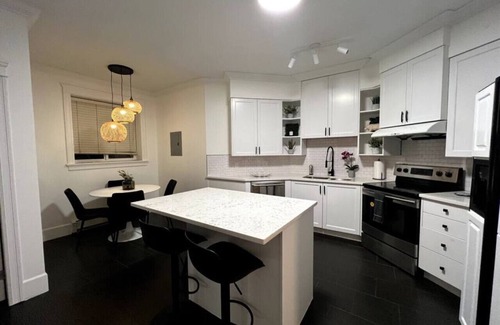 Guildford House | Spacious Suite in Fraser Heights