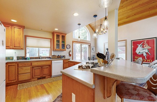Truckee House | Spacious & Sunny Tahoe Donner Home - Enjoy Access to 5-Star Amenities