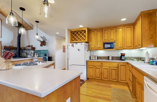 Truckee House | Spacious & Sunny Tahoe Donner Home - Enjoy Access to 5-Star Amenities