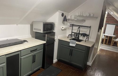 Cleveland Apartment | Spacious Third Floor Attic Apartment with and European Charm