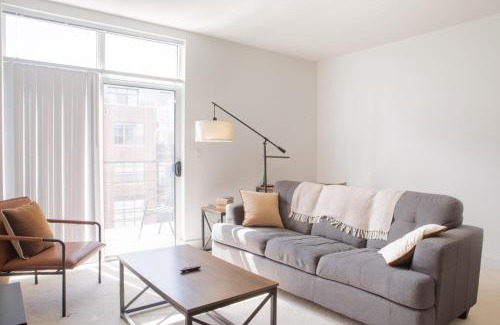 Historic Third Ward Apartment | Spacious Third Ward Apt Near Summerfest with Balcony