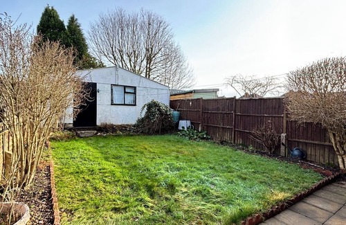 Cradley House | Spacious three bedroom near University of Birmingham & Queen Elizabeth Hospital