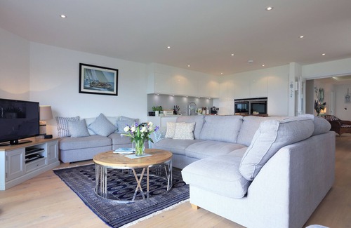 Newquay House | Spacious Three-Story House | Two Large Sea View Balconies | Sleeps 8+