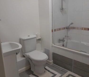 Tremorfa House | Spacious Tidy Room