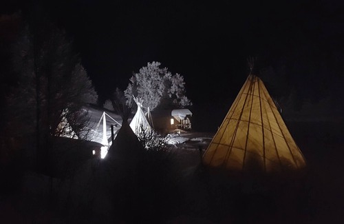 Montcel RV Rental | Spacious tipi 7 beds