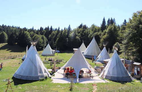 Montcel RV Rental | Spacious tipi 7 beds