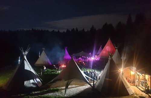 Montcel RV Rental | Spacious tipi 7 beds