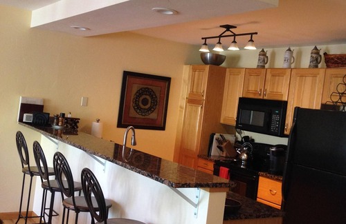 Edwards House | Spacious Town Home 3 BR/3.5 BA with Mountain Views!