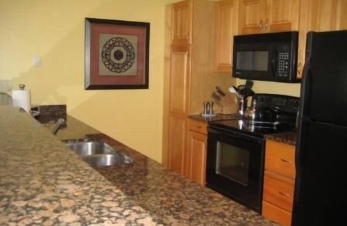 Edwards House | Spacious Town Home 3 BR/3.5 BA with Mountain Views!