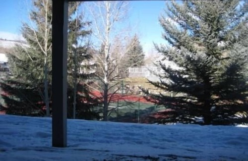 Edwards House | Spacious Town Home 3 BR/3.5 BA with Mountain Views!
