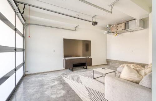 North Tabor House | Spacious Townhome Combination for the Whole Family