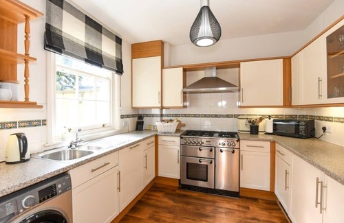 Wells House | Spacious Townhouse, Private Parking, Central Wells