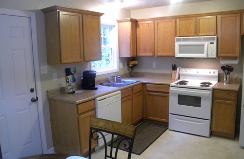 Westover House | Spacious Townhouse in the ❤ of Fayetteville