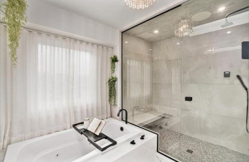 Cherry Creek House | Spacious Townhouse W Sauna, Gym & Yard
