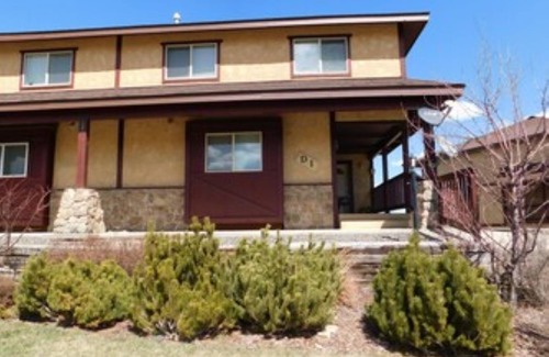 Pagosa Springs House | Spacious tri-level townhome with attached garage! Comfortably sleeps 9!