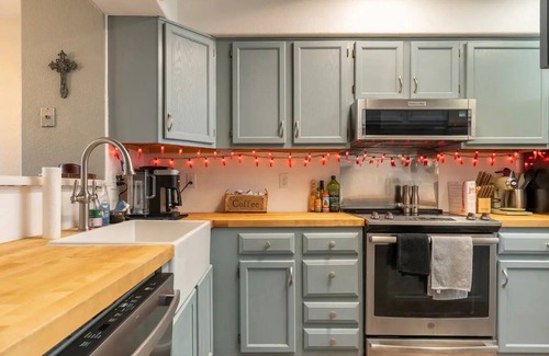 Littleton House | Spacious two-bed three-bath Centennial townhousenn