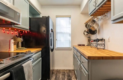 Littleton House | Spacious two-bed three-bath Centennial townhousenn
