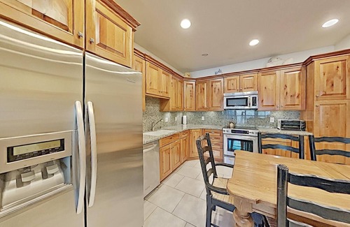 Mammoth Lakes Condo | Spacious Two Bedroom Condo with Loft! Enjoy Stargazing in a Quiet Neighborhood! (Snowbird 204) by RedAwning