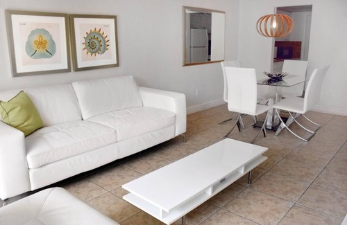 Key Biscayne Apartment | Spacious Two Bedroom with Pool close to the Beach -