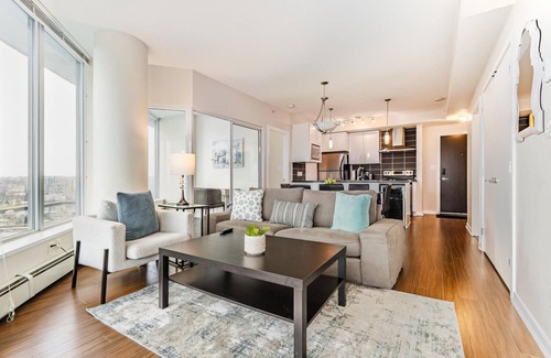 Crosstown Condo | Spacious Two Bedroom/Two Bathroom Condo in Central Downtown Vancouver
