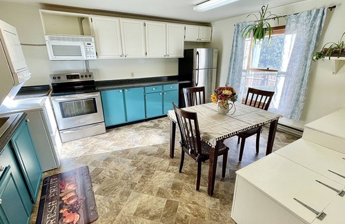 Glenwood Springs House | Spacious Unit with Stunning Mountain Views and Sunshine, minutes from Downtown!