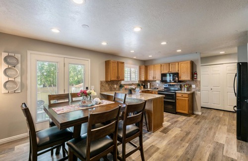 Heber House | Spacious!
