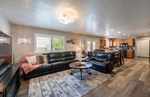 Heber House | Spacious!