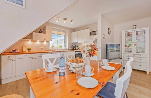 Zinnowitz Apartment | Spacious vacation apartment Achtersteven 05 with balcony in Zinnowitz close to the beach and