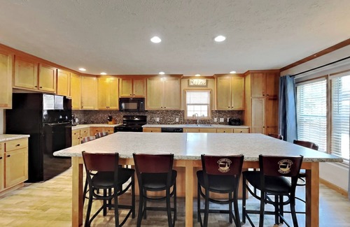 Put-in-Bay House | Spacious Vacation Home on Put-in-Bay -Sleeps 16 w/5 BR, 2 BA Big Pool- IC111