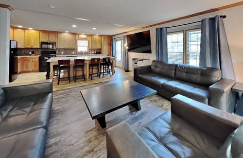 Put-in-Bay House | Spacious Vacation Home on Put-in-Bay -Sleeps 16 w/5 BR, 2 BA Big Pool- IC111