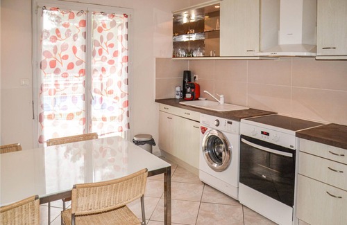 Castries House | Spacious vacation home for the whole family with pet in the south of France.