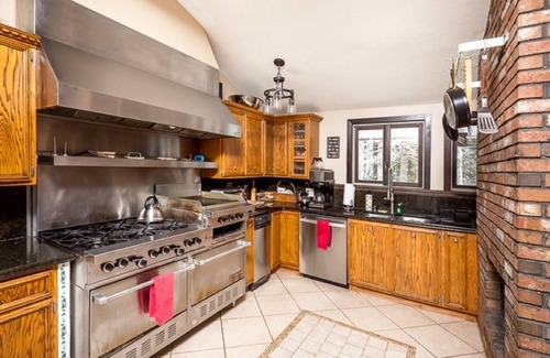 Killington House | Spacious Vermont Getaway 7 BR/4.5 BA - Close to Skiing - Biking - Golf - Hiking