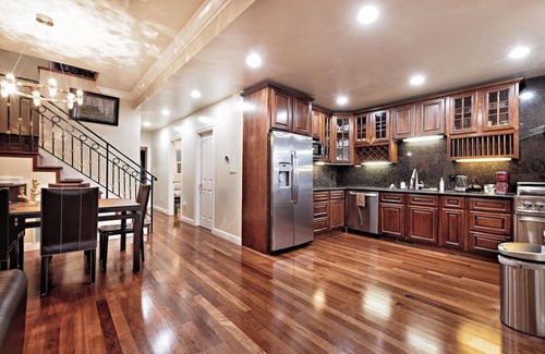 Little Russia House | Spacious Victorian w/Hot Tub and Zen Garden