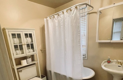 Bozeman House | Spacious Victorian Downtown Stay, Cannery District