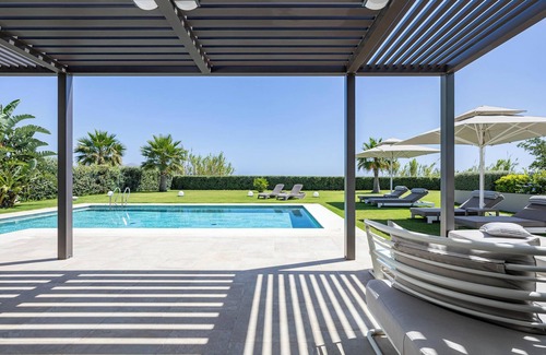 Katochori Villa | Spacious Villa, 100 m From the Beach, Large Garden, Heated Pool & Playroom!