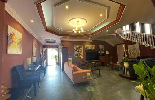 Jumeirah House | Spacious Villa!