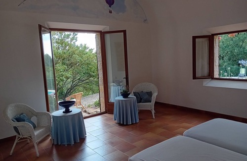 Callian Villa | Spacious Villa for 6 - amazing pool and views