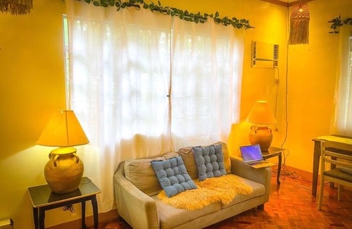 Tagaytay Apartment | Spacious Villa in Tagaytay with View & Garden