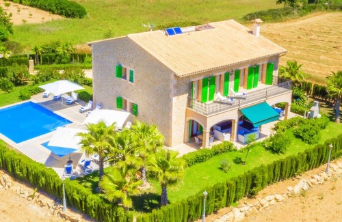 Petra Apartment | Spacious villa in the heart of the island.