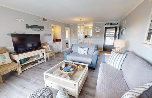 Tybee Island Condo | Spacious w/Large Deck Overlooking The Pool! Beach Access!