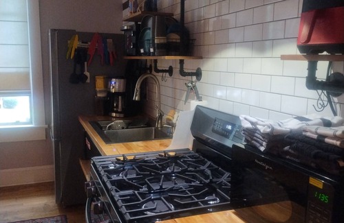 West End House | Spacious West End Atlanta studio with chefs kitchen, exotic bath, porch and WiFi