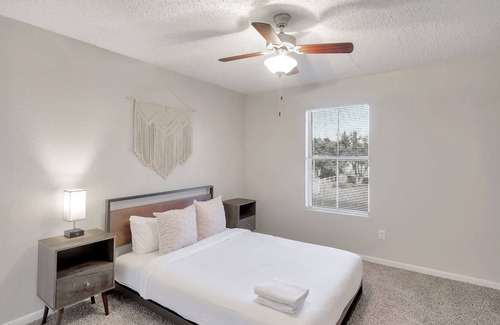 Midland Condo | Spacious with Balcony Close to Convention Center