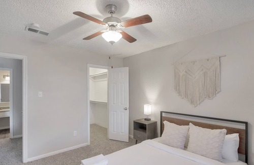 Midland Condo | Spacious with Balcony Close to Convention Center