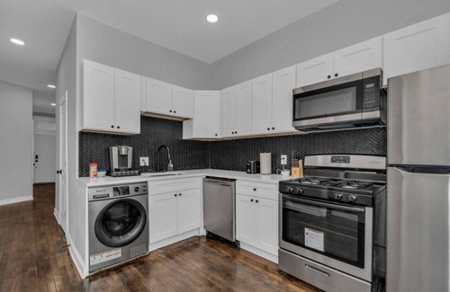 Lakeview Apartment | Spacious Wrigley Duplex | Large Entertainment Room