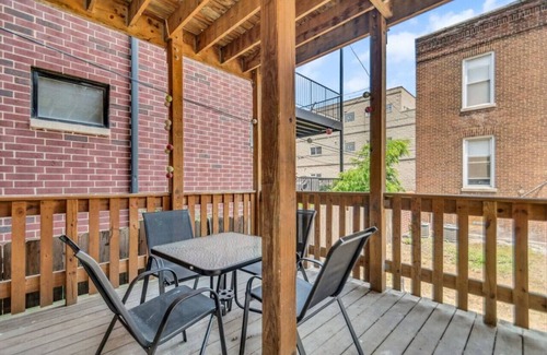 Lakeview Apartment | Spacious Wrigley Duplex | Large Entertainment Room