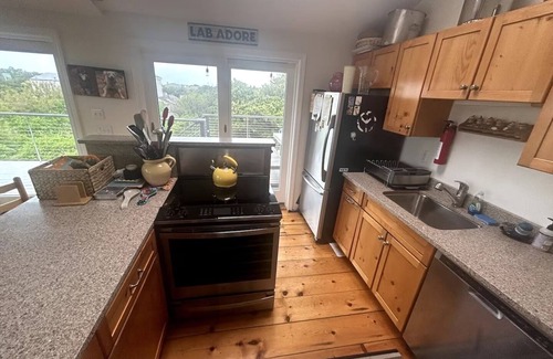 North Truro House | Spacious yet Cozy. BayViews, AC. Walk to Private Bch. The Cape Cod dream stay